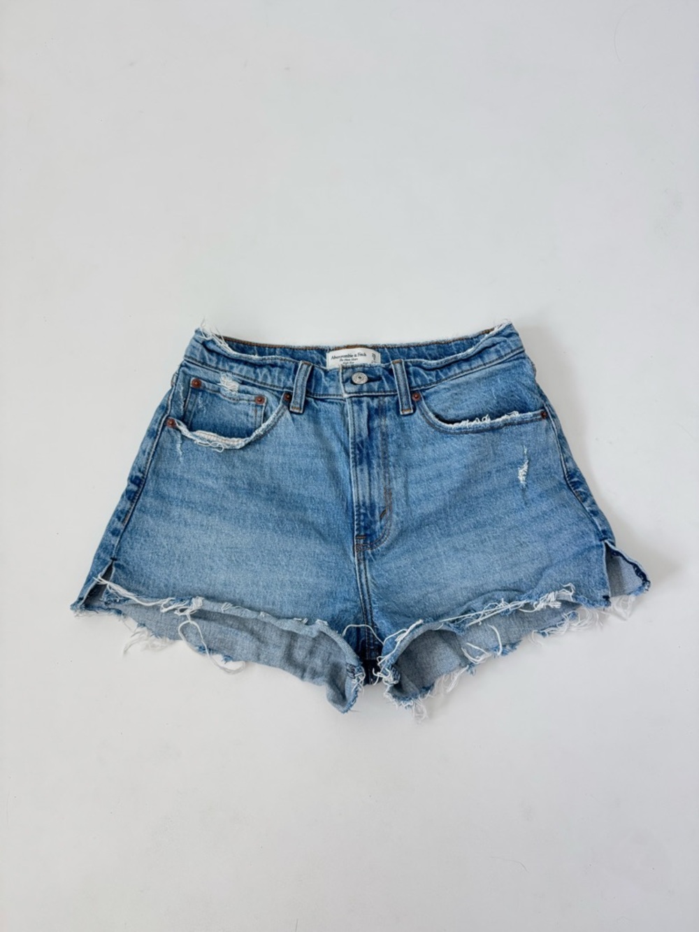 Abercrombie High Rise Mom Shorts Distressed Raw Hem Denim Size 28 Medium Wash